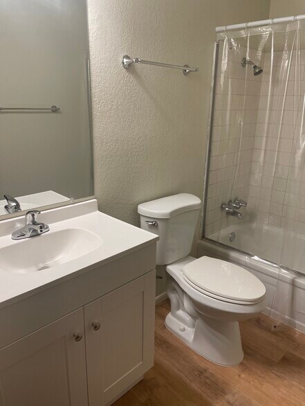 Building Photo - 2495 S Mountain View Dr