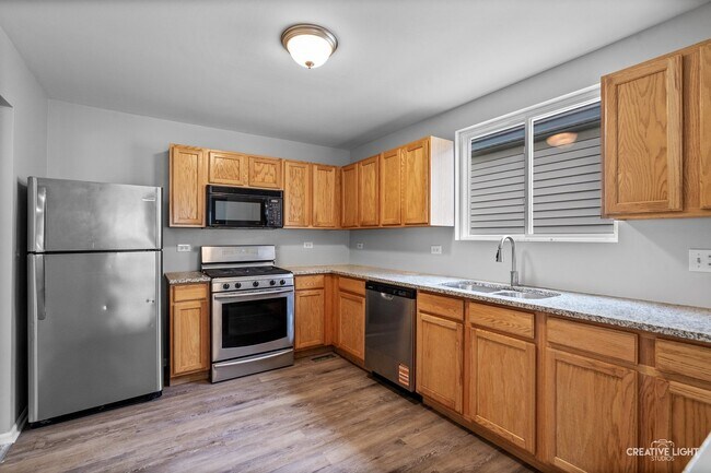 Building Photo - 911 Symphony Dr