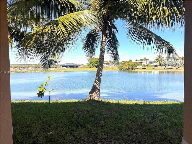 Building Photo - 3725 NE 23rd Ct