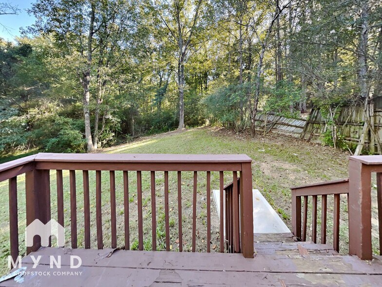 Building Photo - 546 Hardy Way