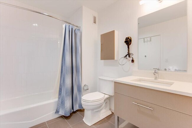 Building Photo - 300 Kendall St