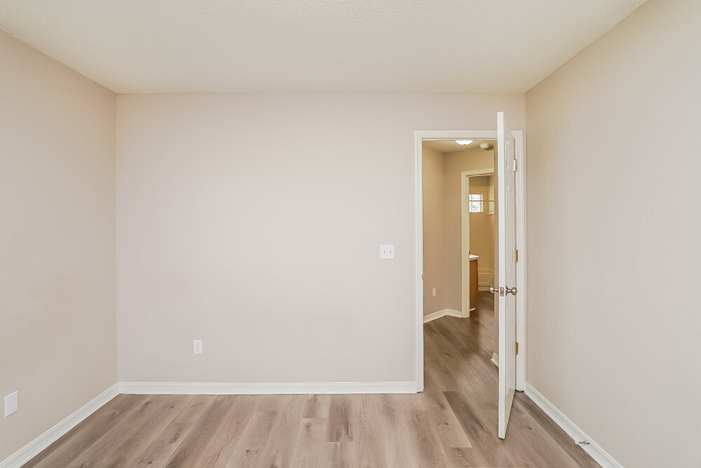 Building Photo - 1870 Smoketree Cir