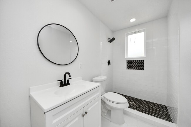 Building Photo - 501 Schilling Ave