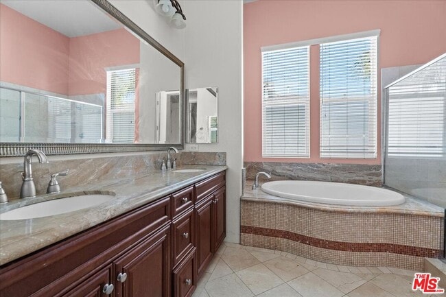 Building Photo - 6010 S Celedon Creek