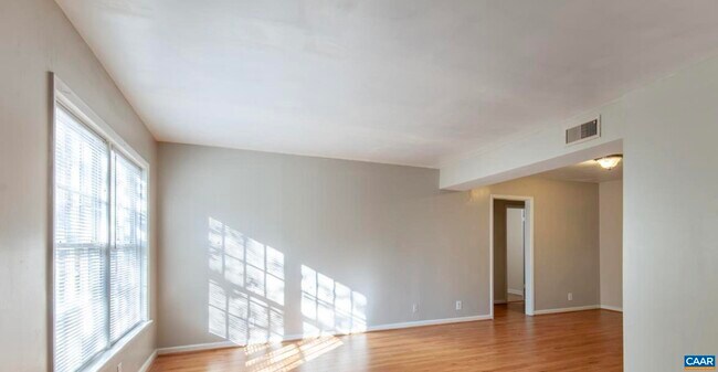 Building Photo - 2527 Hydraulic Rd