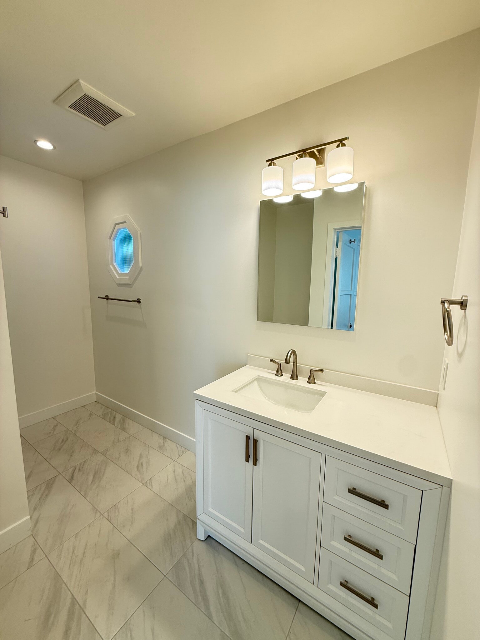 Building Photo - 3702 Somerset Dr