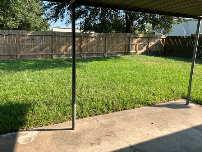 Building Photo - 1315 Peach Spring Dr
