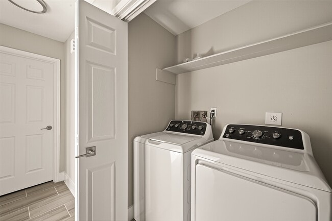 Building Photo - 6619 Misty Dale Dr