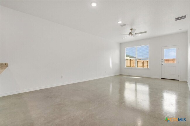 Building Photo - 3902 American Elm Dr