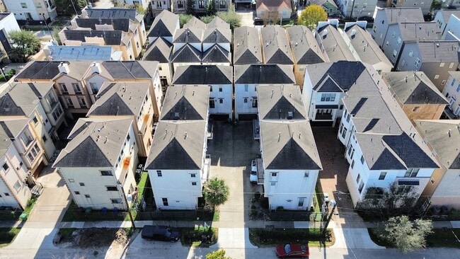 Building Photo - 5711 Kiam St