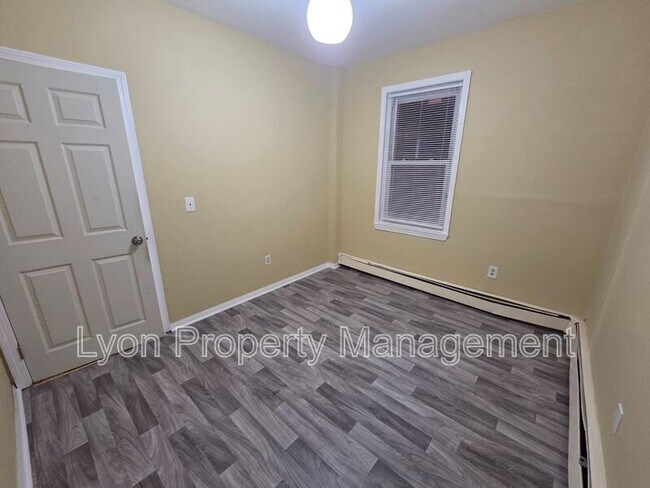 Building Photo - 87 Lydia St