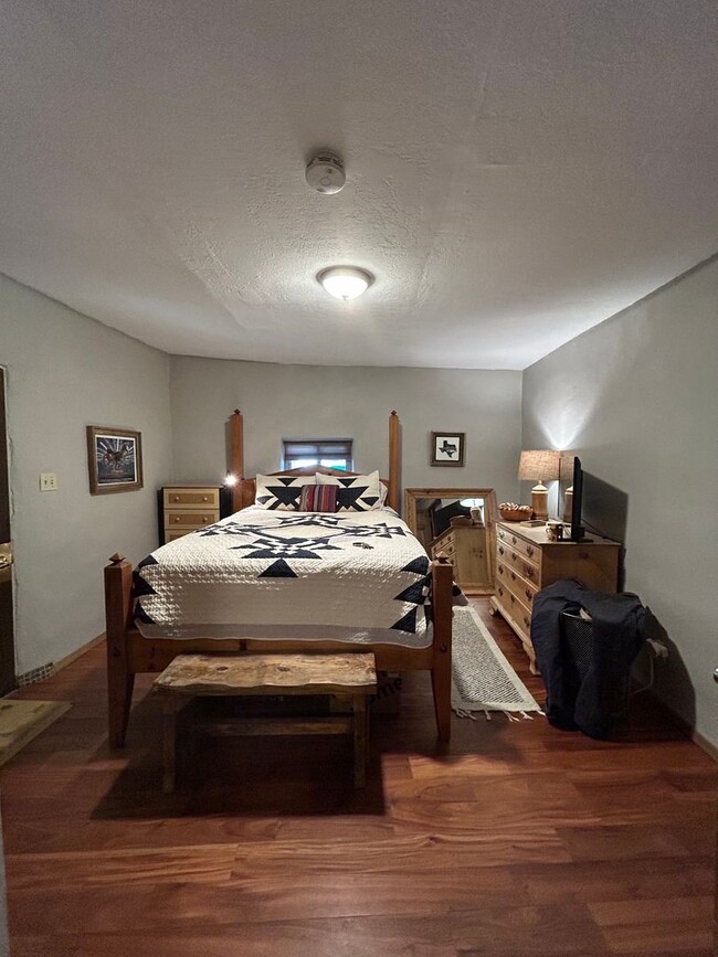 Building Photo - 945 Agua Fria St