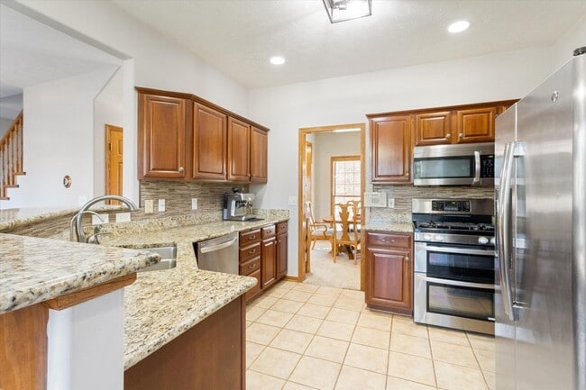 Building Photo - Home For Rent Bellevue.