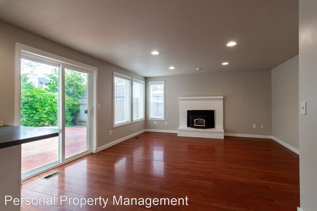 Building Photo - 3 br, 2.5 bath House - 708 NE 159th Ct