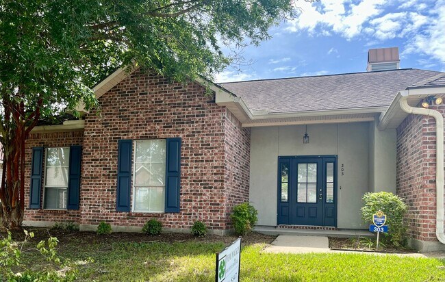 Building Photo - 303 Briarhaven Dr