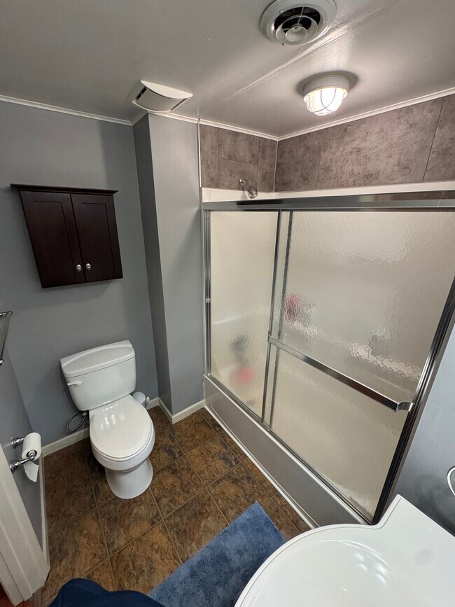 Bathroom 2 - with tub - 1542 3rd Ave