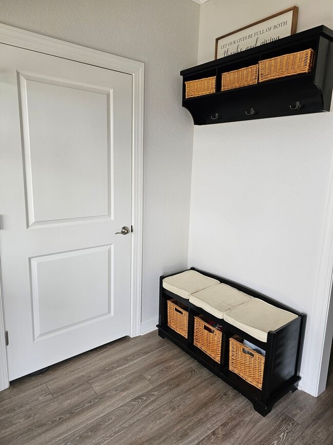 Building Photo - 1949 Bexley Ln