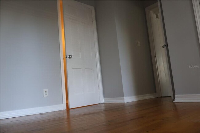 Building Photo - 3017 W Euclid Ave