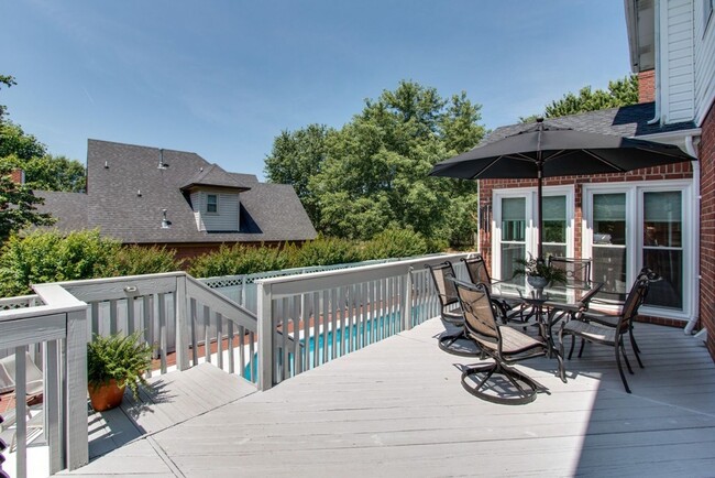 Building Photo - Spacious 4 Bed, 3 Bath Home in Convenientl...