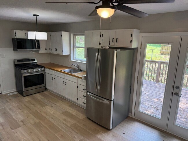 Building Photo - Renovated Rocky Hill Home