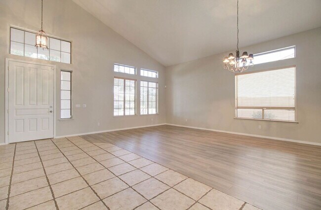 Building Photo - 2026 E County Down Dr