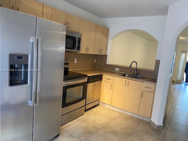 Building Photo - 1300 SE 29th St