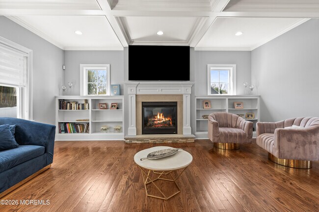 Building Photo - 558 Cedar Ave