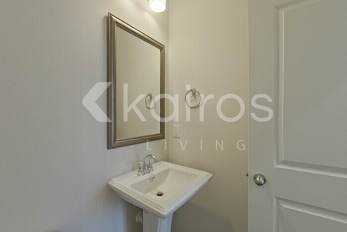 Building Photo - 2083 Banyan Cir