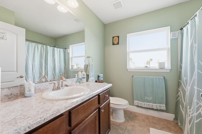 Building Photo - 5923 NW Brianna Ct