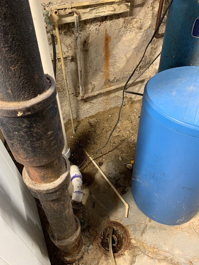 Building Photo - 418 S Orchard St