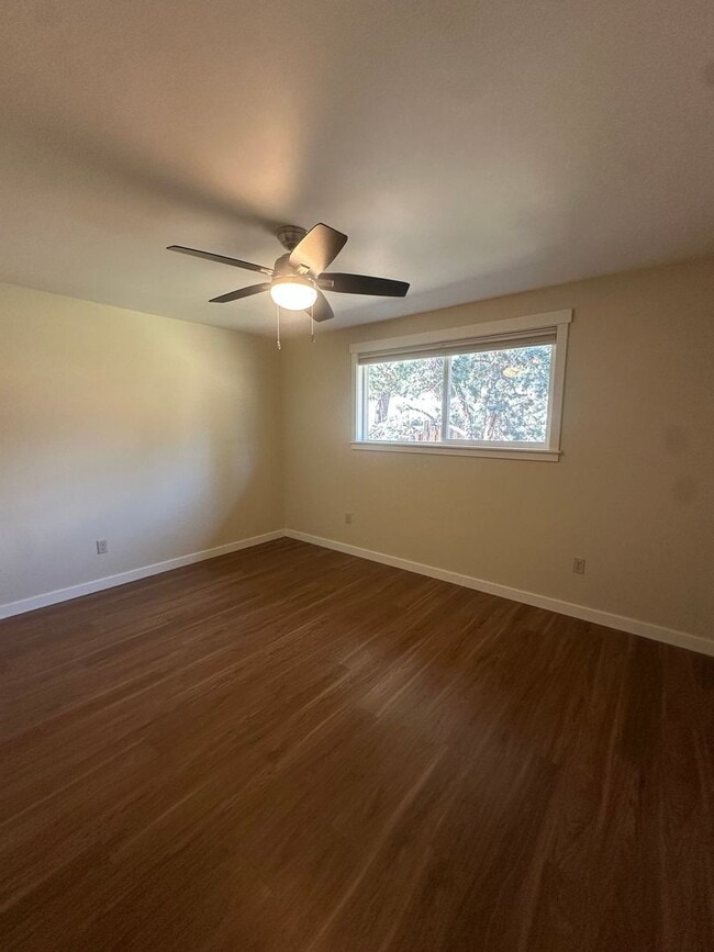 Building Photo - 928 NW Portland Ave