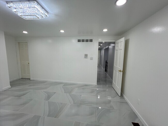 Building Photo - 43309 Westview Dr