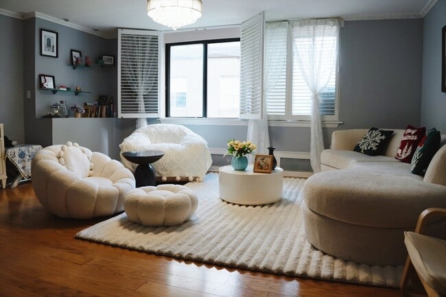 Primary Photo - 8 Juniper St