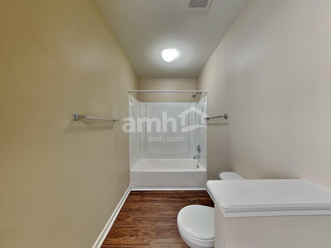 Building Photo - 25 Bellows Falls Dr
