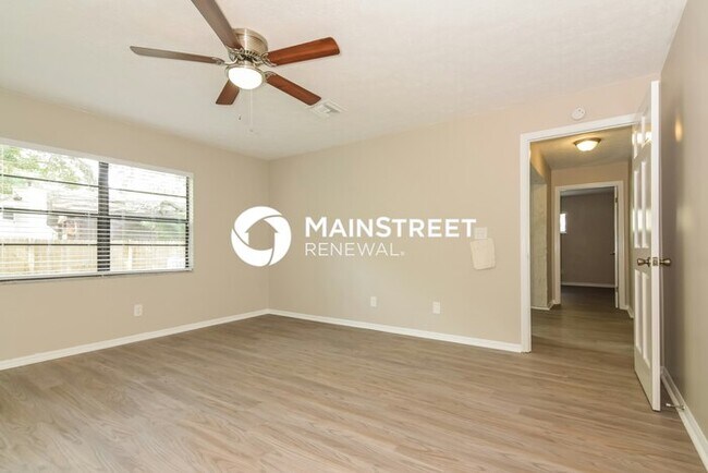 Building Photo - 5 Bedroom Pet-Friendly Home in Brandon, FL with Main Street Renewal
