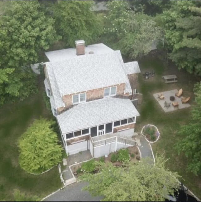 Building Photo - 29 Thompson Ln