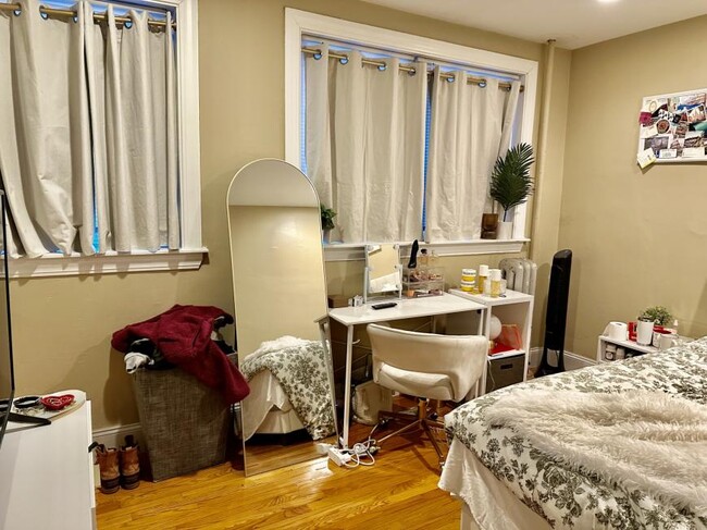 Building Photo - 4 bedroom in Brookline MA 02446