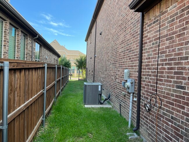 Building Photo - 1126 Amber Rose Way