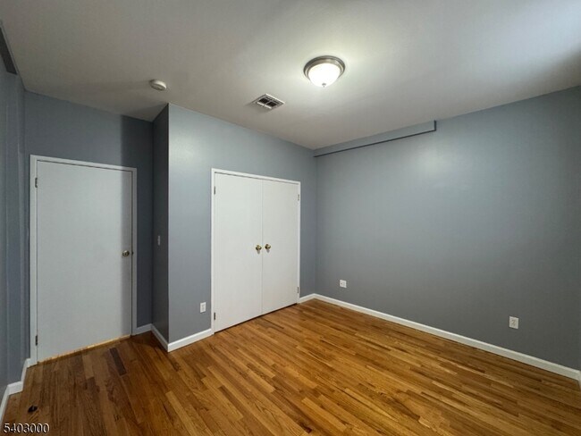 Building Photo - 610 Devon St