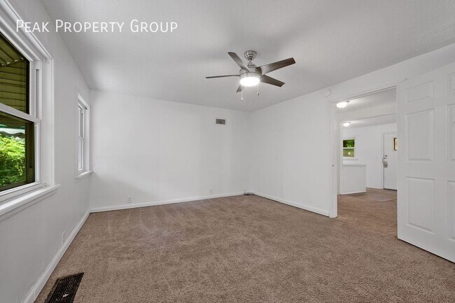 Building Photo - 2533 Ravine St