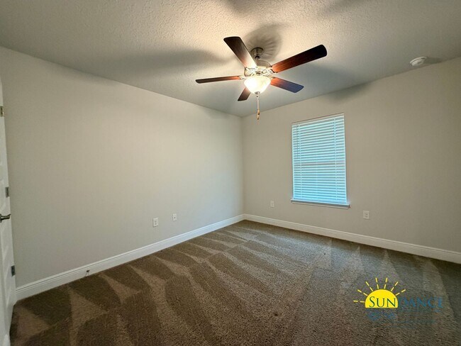 Building Photo - Beautiful 4-Bedroom Home in Quiet Crestview Cul-de-Sac!
