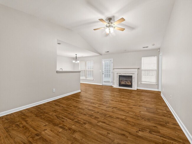 Building Photo - 129 Bathurst Ln