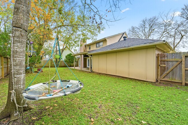 Building Photo - 1306 Carriage Dr