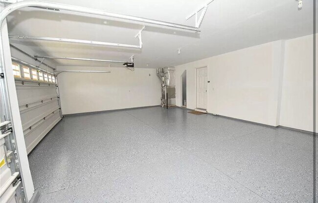 Building Photo - 3341 N Maplestone Ave