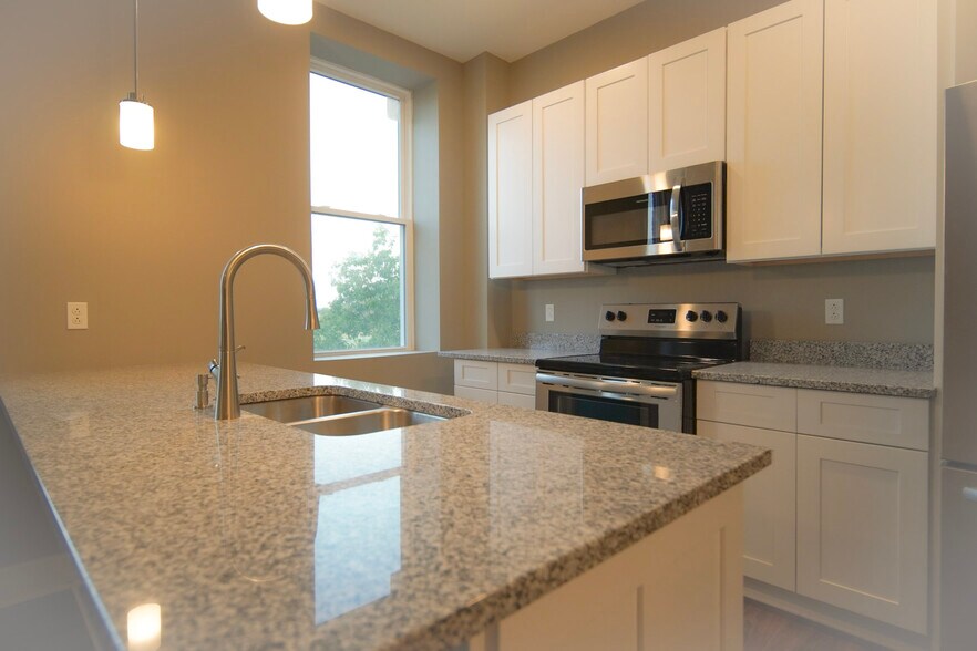 Kitchen Area - 34 US Oval