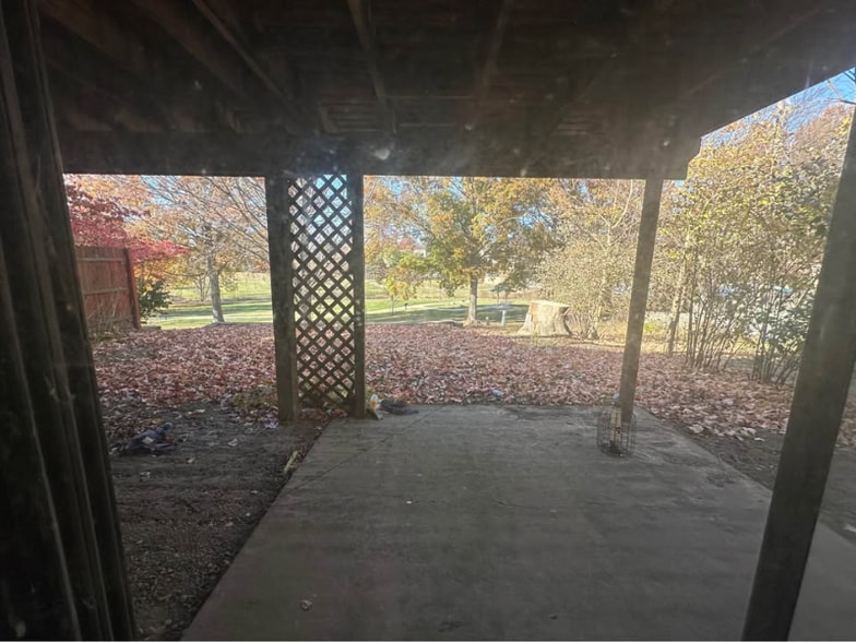 Building Photo - 2062 S Ridge Dr