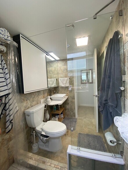 Building Photo - 1425 Arthur St