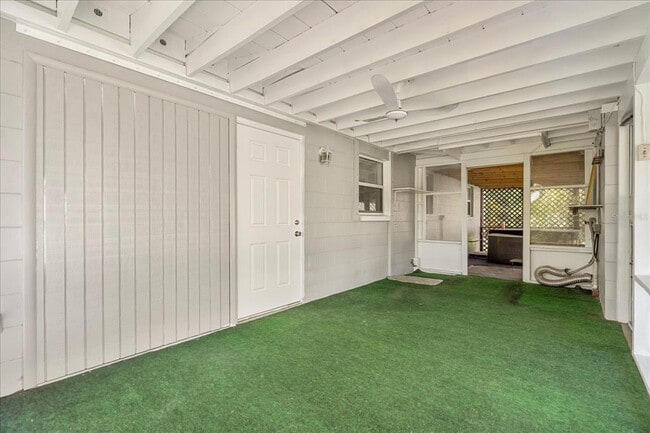 Building Photo - 1104 W Hillcrest Dr