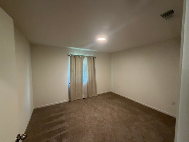 Building Photo - Newer Build, All Electric Home 5 Bedrooms, Loft, 3 bathrooms