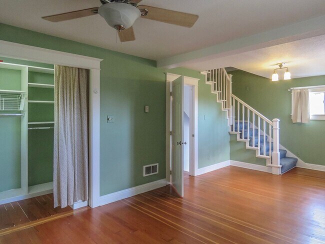 Building Photo - *** 4 Bedroom Sellwood Home ***